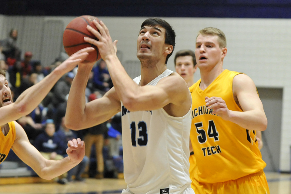 Men's Basketball Drops 88-60 Contest At No. 3 Ferris State
