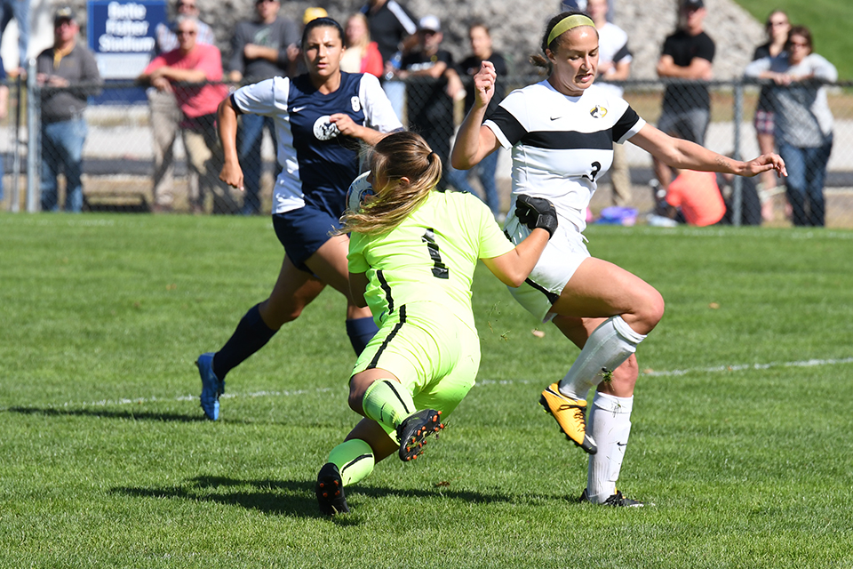 Women's Soccer Plays to 1-1 Draw Against Michigan Tech