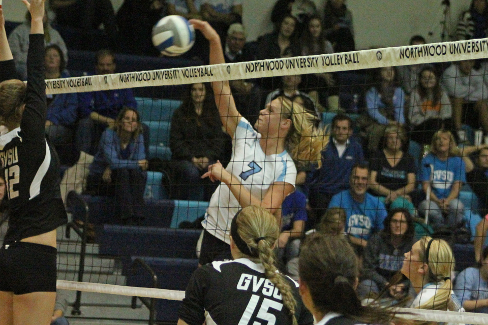 Volleyball Drops 3-1 Contest To No. 15 Grand Valley State