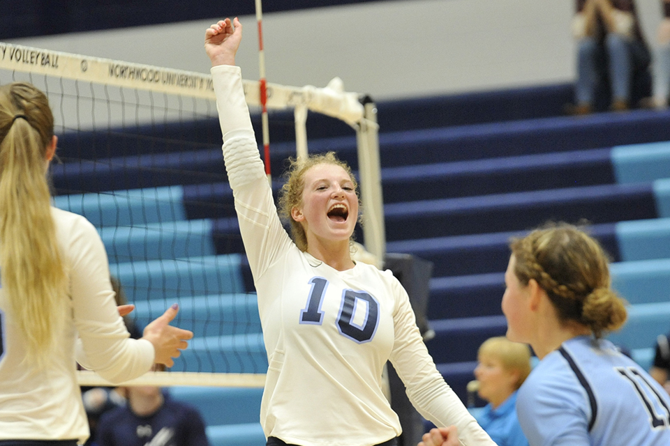 Volleyball Posts 3-0 Sweep Over Grand Valley State
