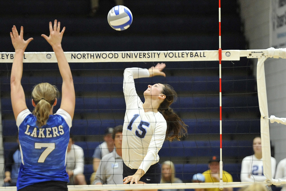 Volleyball Drops 3-2 Match To Southern Indiana At Midwest Region Crossover