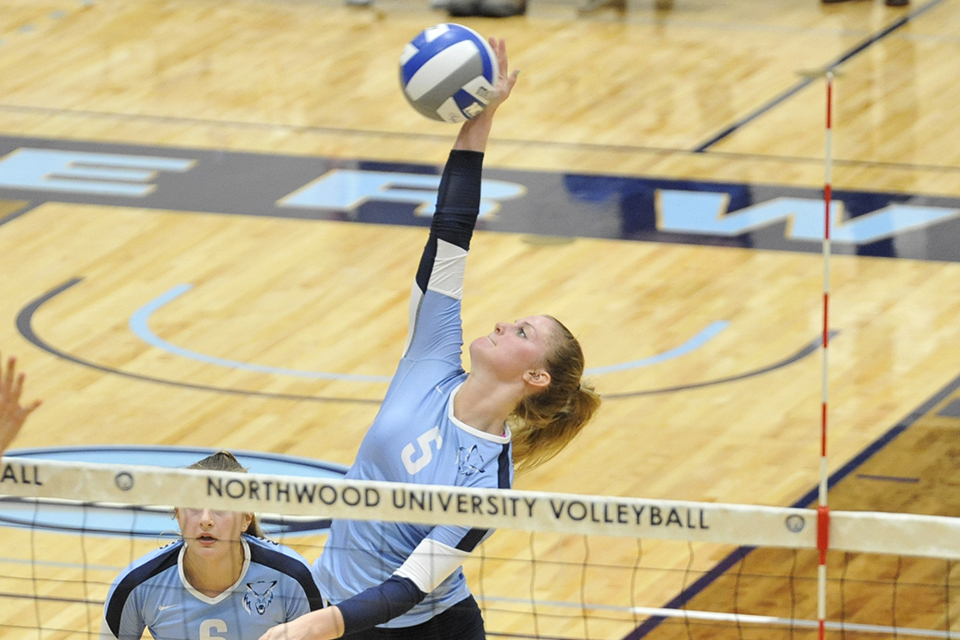 Volleyball Concludes Season With 3-0 Loss At Northern Michigan