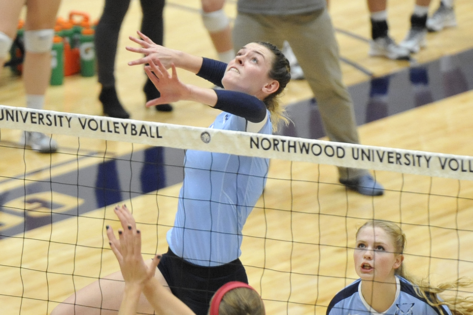Volleyball Drops 3-1 Match At Davenport To Open GLIAC Play