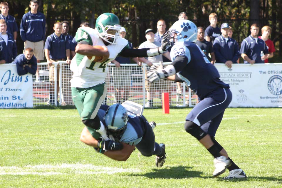 Football Earns 26-11 Win Over Tiffin
