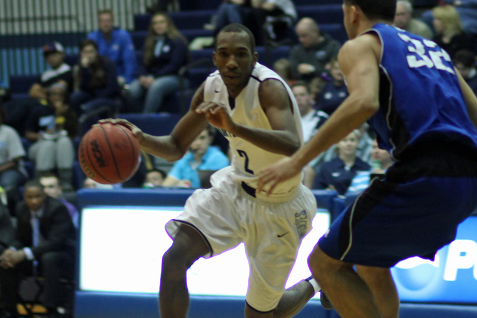 Men's Basketball Claims 71-67 Win Over Grand Valley State