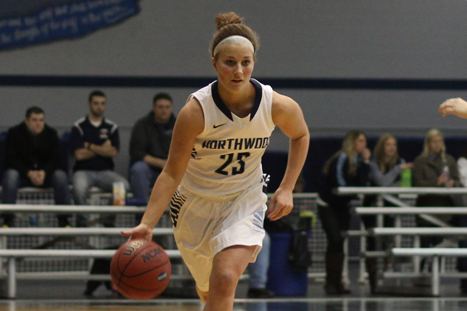 Women's Basketball Falls In Overtime At Grand Valley State 70-67